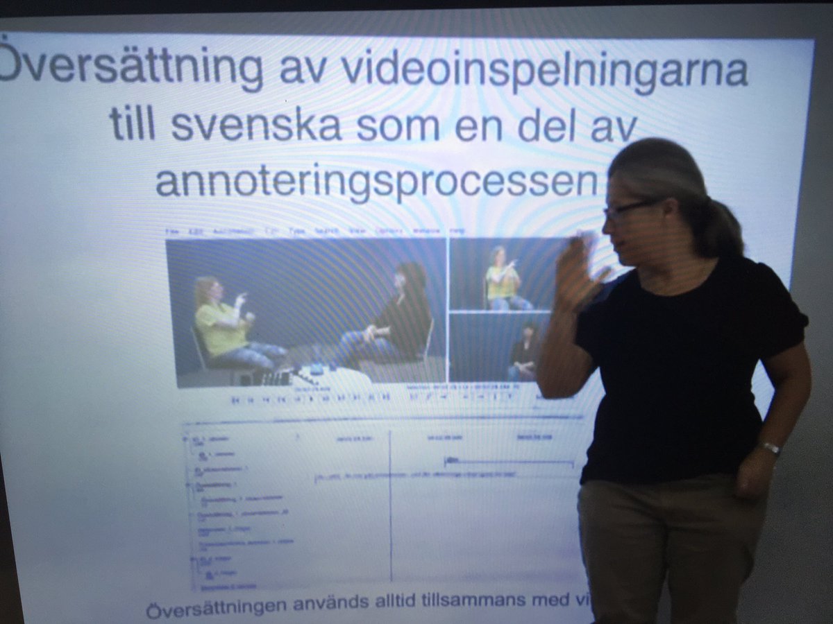 VKK_JY's tweet photo. I går anordnades en forskningsdag om finlandssvenskt teckenspråk i Helsingfors. Vi berättade om vårt korpusarbete. Tack för de fina arrangemangen och samarbete! @Kintopf @Teckeneko @lenawenman @fstdova @HannaCLindberg och också andra! Glad svensk dag 6.11. #teckenspråk #forskning https://t.co/dyqnl19CXq