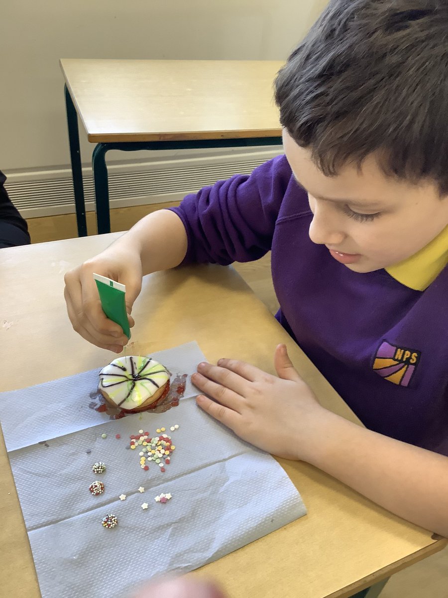 NethermainsRS's tweet photo. Making firework inspired biscuits https://t.co/GNuCsuVlg9