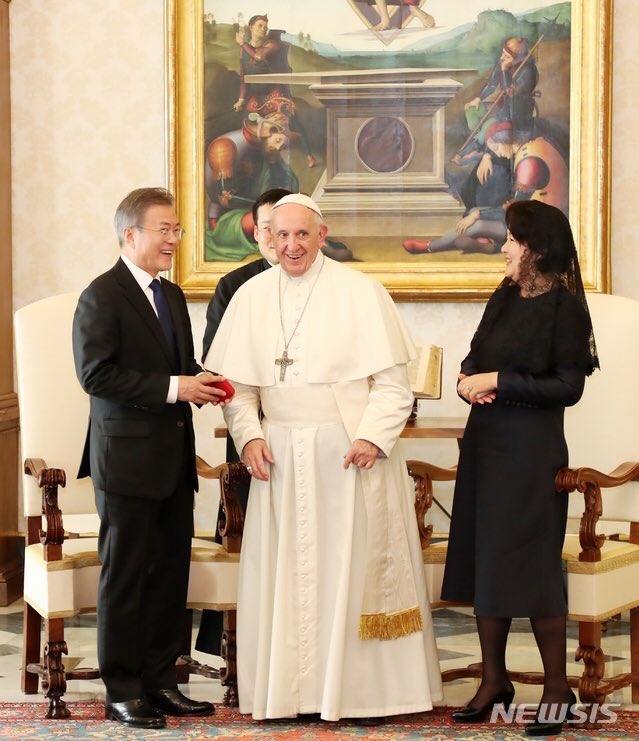 교황청 “독도는 한국땅”

문대통령 최고의 
외교력 과시