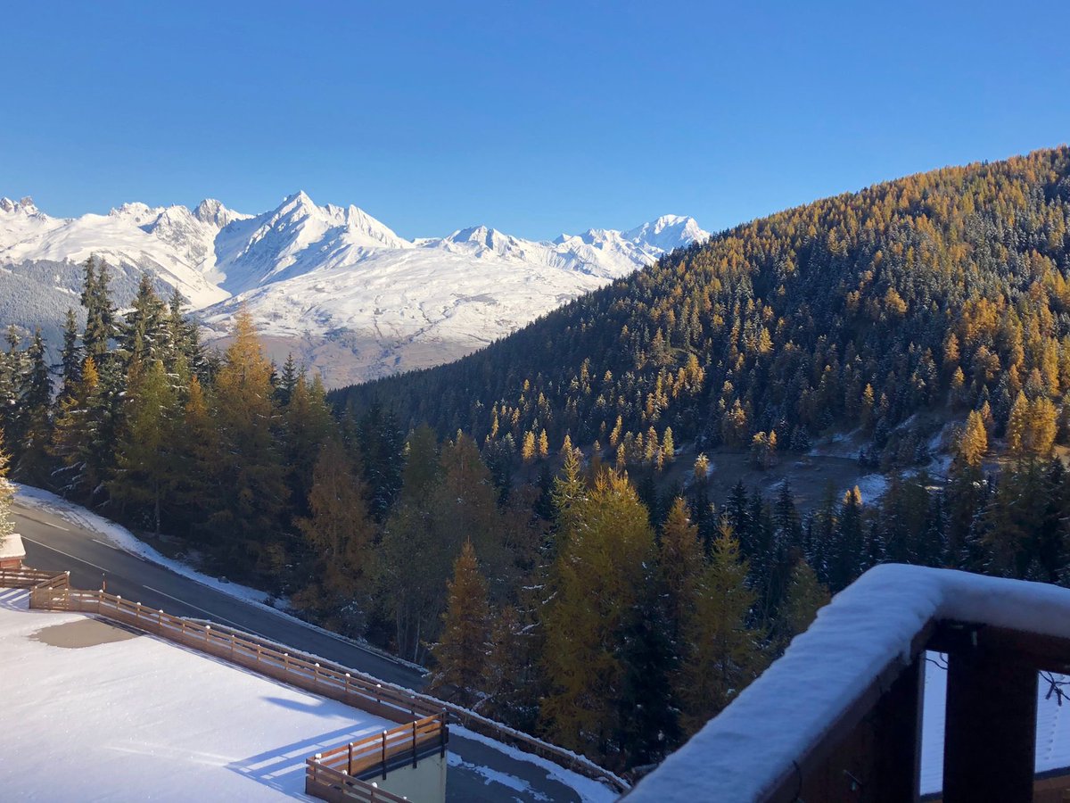 CreteCoteSki's tweet photo. The view from the #LaCabine ski chalet is always stunning!! Mont Blanc looks as beautiful as ever!

#LaPlagne #CreteCote #CreteCoteSki https://t.co/7BZTbSbceC