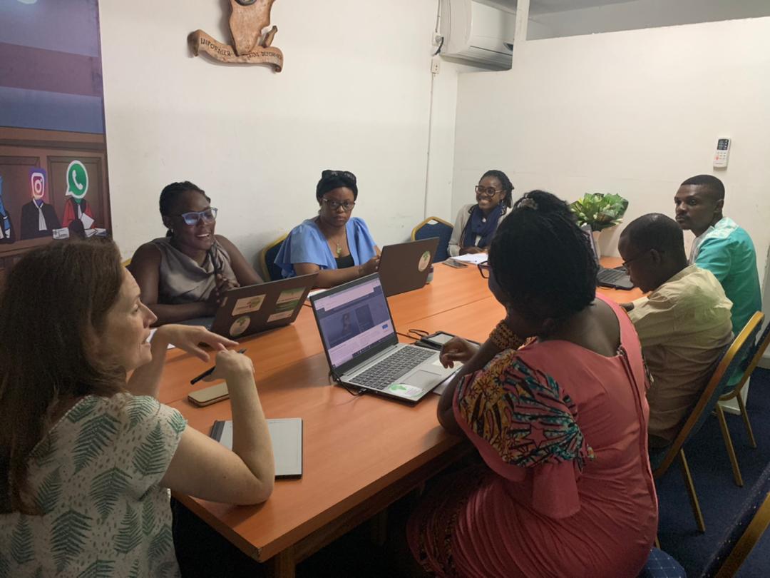 AdisiCameroun's tweet photo. Mercredi 03Novembre 2021 dans l'après midi, s'est tenue dans les locaux d'ADISI-CAMEROUN une séance de #coaching interne sur la rédaction de #Fact_cheking . https://t.co/uAYg1FcWqs