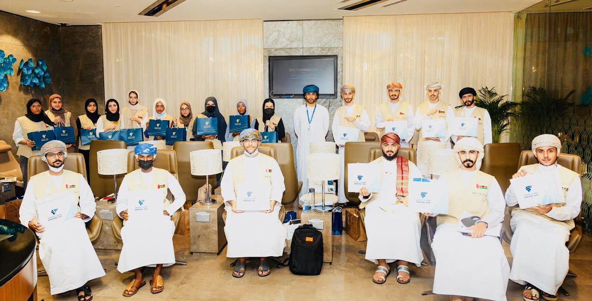 Soharuniv's tweet photo. طلبة #جامعة_صحار يشاركون في إكسبو ٢٠٢٠ في يوم المرأة العمانية ويوم الشباب العماني 
@expo2020dubai https://t.co/LSwViMOGFK