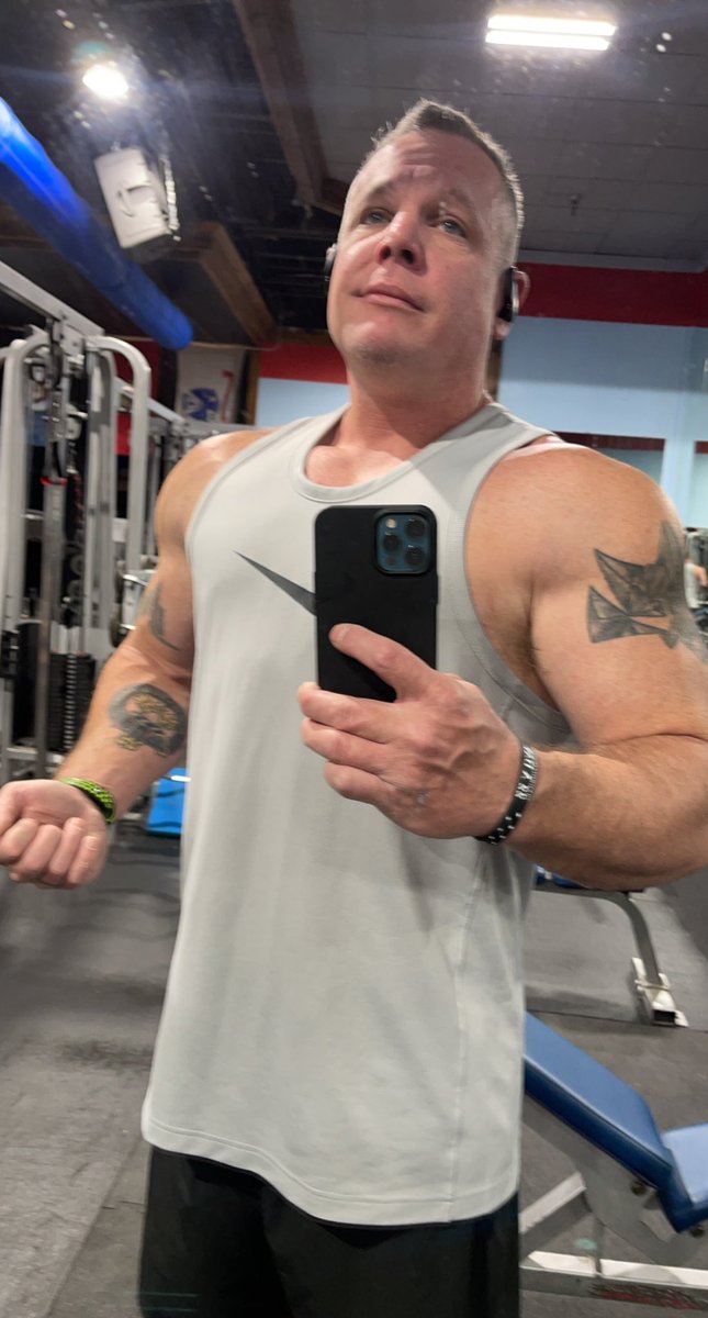 JJTHEGYMRAT's tweet photo. Goooood morning! In here currently crushing some #flexfriday #flexfridayI hope you all finish this strong and Kill those routines today! Remember to swing by @kratosstrengthequipment and show them some love!๐๐ป๐ช๐ป #gymrat #igfitness #bodybuilding #mentalhealthmatters #ambassador https://t.co/IkjymaHb6o