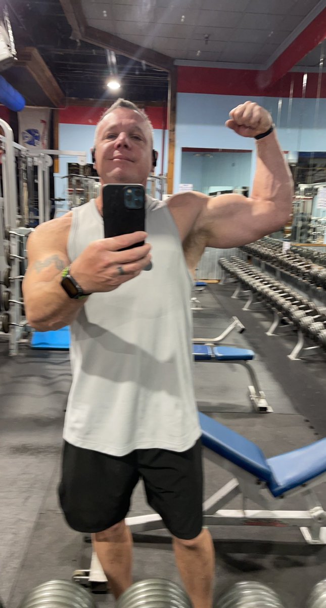 JJTHEGYMRAT's tweet photo. Goooood morning! In here currently crushing some #flexfriday #flexfridayI hope you all finish this strong and Kill those routines today! Remember to swing by @kratosstrengthequipment and show them some love!๐๐ป๐ช๐ป #gymrat #igfitness #bodybuilding #mentalhealthmatters #ambassador https://t.co/IkjymaHb6o