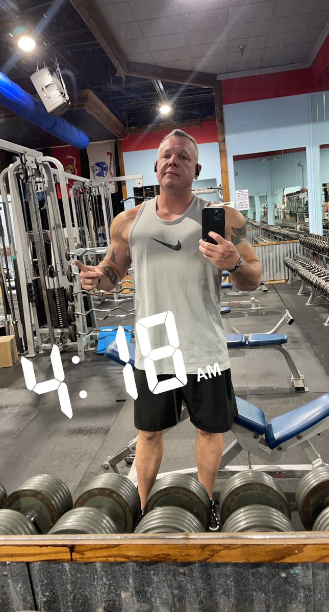 JJTHEGYMRAT's tweet photo. Goooood morning! In here currently crushing some #flexfriday #flexfridayI hope you all finish this strong and Kill those routines today! Remember to swing by @kratosstrengthequipment and show them some love!๐๐ป๐ช๐ป #gymrat #igfitness #bodybuilding #mentalhealthmatters #ambassador https://t.co/IkjymaHb6o