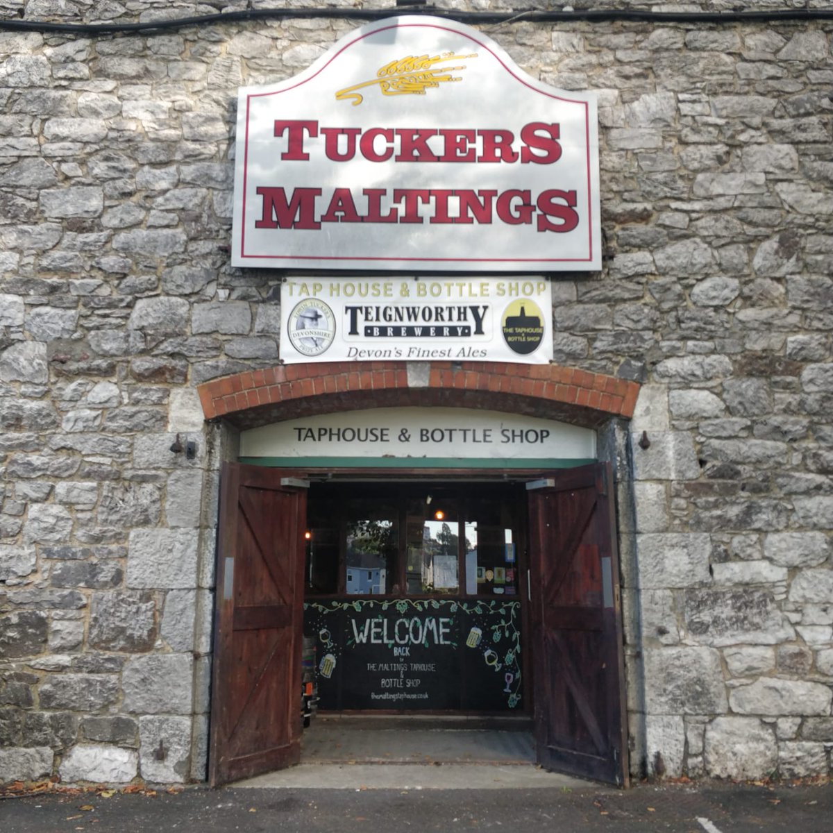 MXVbeerfest's tweet photo. Tune in to @BBCDevon just after 3pm today to hear Sam talk to @TobyBuckland about our first festival in Tucker's Malting, Newton Abbot on Friday 12 &amp; Saturday 13 November, a collaborative event run by two independent Devon craft beer shops/bars @VesselPlymouth @MaltingsTap https://t.co/dvpasxX5DY