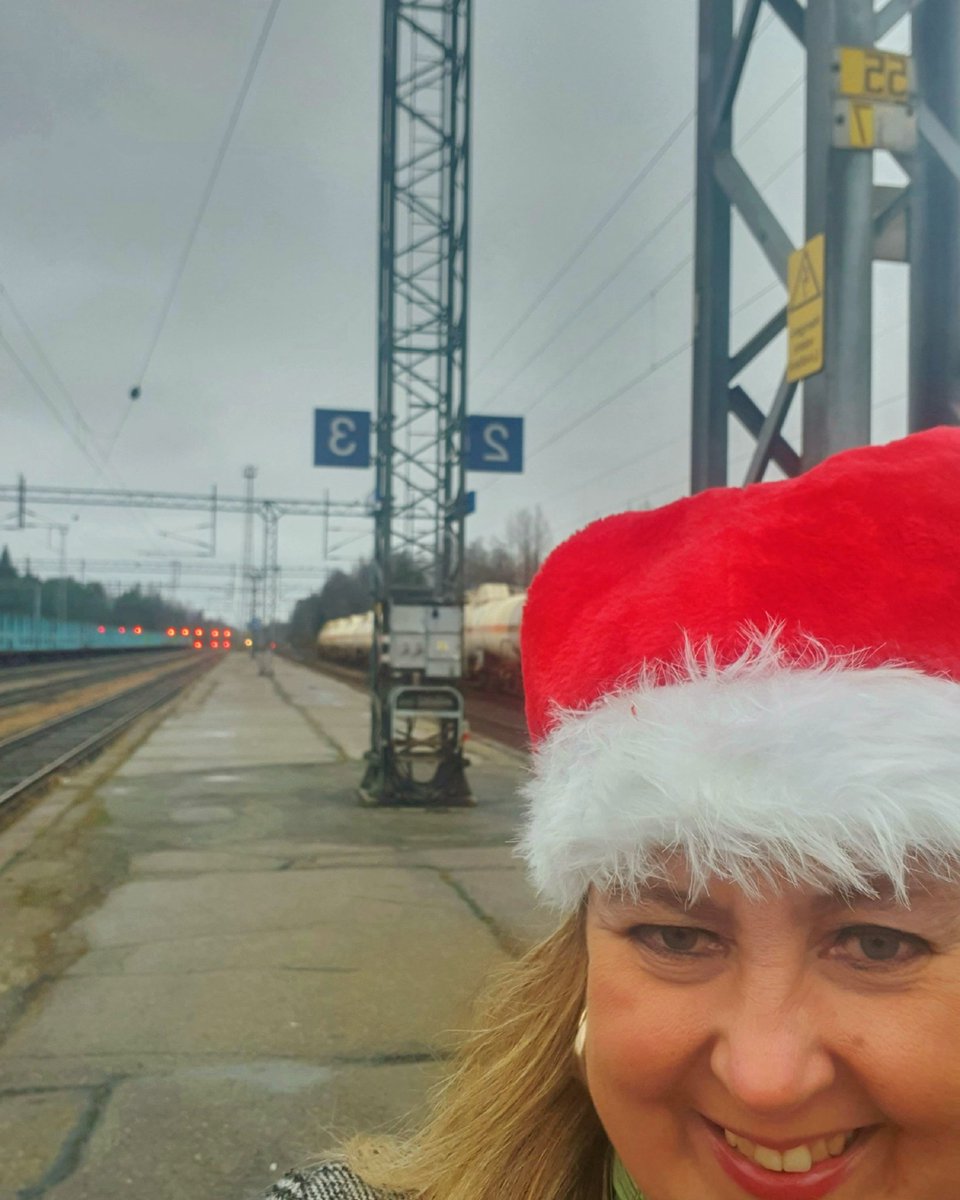 Viestinta's tweet photo. Kohti joulua 🤶 ja yhdessä tekemisen iltapäivää upeiden säästöpankkiireiden kanssa. #yhdessä #yhdessätekeminen #säästöpankki @SpOptia https://t.co/372Mmp1a1y
