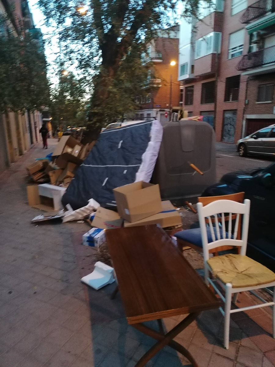 MisPlanes's tweet photo. @icabot7 @MADRID @AlmeidaPP_ Justo hoy he hecho estas foto del asco que me da esto todos los días. @MADRID @AlmeidaPP_ @JMDCiudadLineal https://t.co/daJNsI5h6b