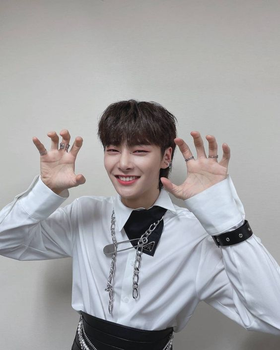 je0nginer's tweet photo. HI OMG #MAMAVOTE #straykids https://t.co/eYaYaOc3o1
