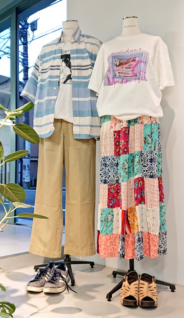 cwn88k's tweet photo. #ボクたちはみんな大人になれなかった #styledepartment の壁パネル最高に良きだし懐かしいものばかりでスタッフさんと盛り上がった😆とっても感じが良くて素敵なお姉さん💕ここの懐かしの本は購入出来るそうです☺️
そして帰ろうとしたらもぐたん登場😆私達偶然に会いすぎだからもう必然よね🙄愛だわ💕 https://t.co/Q23Rc5Hd5C
