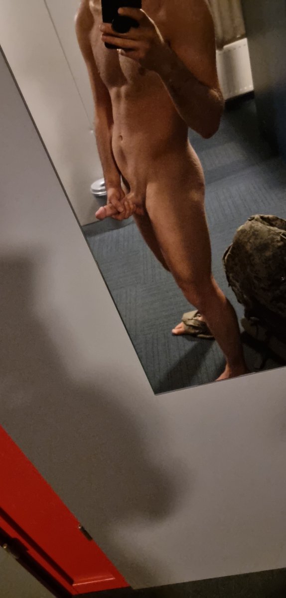 TheCemal17's tweet photo. Wie een keer afspreken?  Nog geen ervaring 🥲 #geil #bi #gay #straight #nudes #jerk https://t.co/g9ULg1wCia