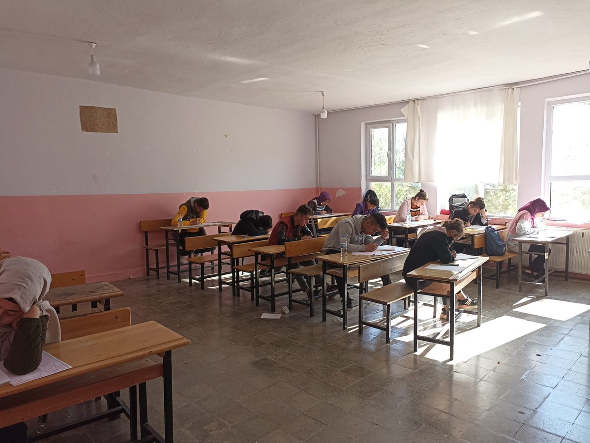 mem_eruh's tweet photo. İlçe genelinde 8. ve 12. sınıflar için deneme sınavı yapıldı. https://t.co/Ronvfn3QAK