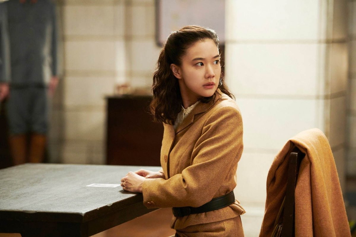cineasia_online's tweet photo. "La mujer del espía" es el nuevo trabajo de Kiyoshi Kurosawa, que se mueve entre el thriller y el drama con una historia ambientada en tiempos de guerra y una gran interpretación de Yu Aoi.

Desde hoy la tenemos disponible en plataformas VOD como Filmin: https://t.co/0nTVzb1w3z https://t.co/fACrU6YRgM