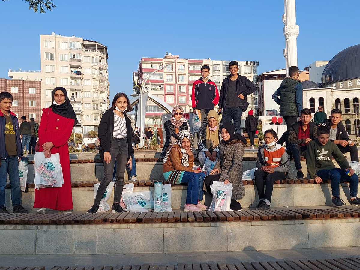 mem_eruh's tweet photo. Eruh İmam Hatip Lisesi ve Orta Okulu öğrencilerimiz Siirt kitap fuarını ziyaret ettiler. https://t.co/tdkAbdYYyV