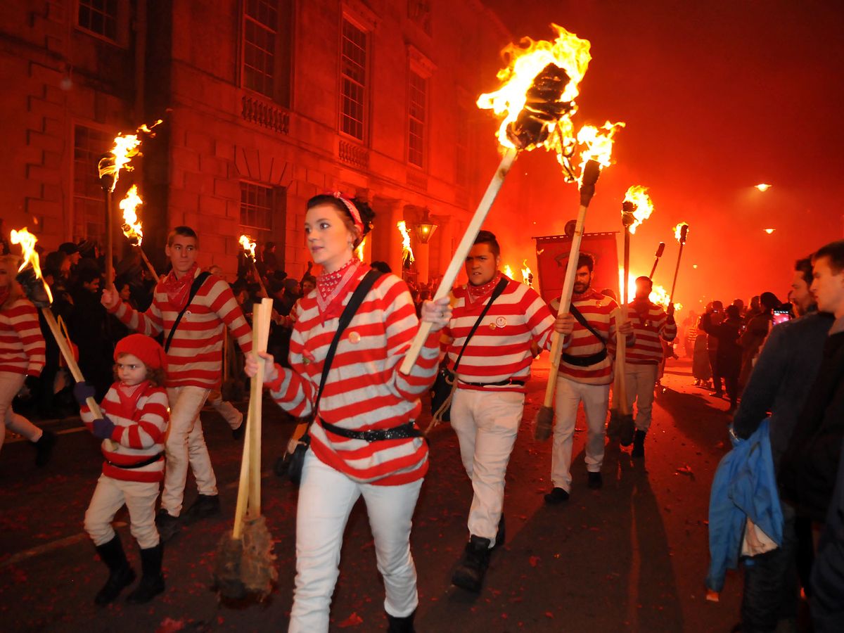 SJACrawley's tweet photo. Today we have a team of 4 first aiders/ advanced first aiders assisting with medical cover at the Lewes Bonfire.

Thank you once again guys for your support https://t.co/s6bUVQQDfN