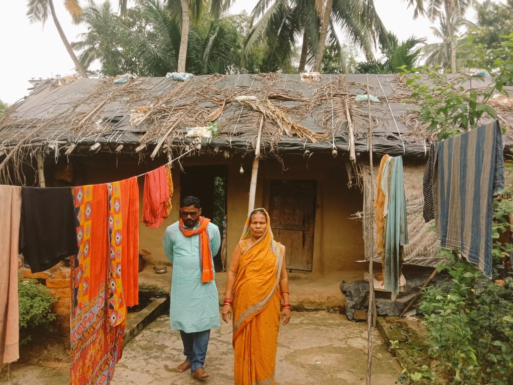 prasantswainbjp's tweet photo. ଅନେକ ଦିନରୁ ଅଭିଯୋଗ ଶୁଣିଲେଣି ମନ ହେଲା ଆଜି @block_gop ଅନ୍ତର୍ଗତ ବଡ଼ତରା ଗ୍ରାମର #କନକଲତା_ମିଶ୍ର ମାଉସୀ ଘର ବୁଲିବାକୁ,ମାଉସୀ ହବିଷବ୍ରତ ପାଇଁ #Puri ଯାଇଛି, ତେଣୁ ତାଙ୍କଠାରୁ ଭିନ୍ନ ହୋଇ ରହୁଥିବା ପଡ଼ିଶା ଘରକୁ ବି ଅଯୋଗ୍ୟ ବୋହୁଙ୍କୁ ଭେଟି ସବୁ ତଥ୍ୟ ନେଲି। 2015 ମସିହାରୁ @Puri_Official ଙ୍କୁ ନେହୁରା ହେଲେ ବି ଫଳ ସୁନ 1/2 https://t.co/Mmc07xQIm4
