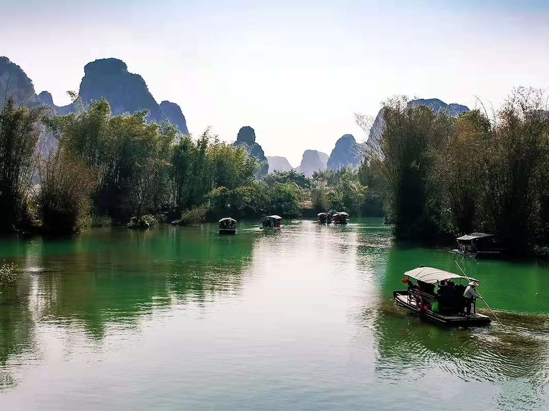 DiscoverGuangxi's tweet photo. A stunning scroll illustrated by Chongzuo’s Mingshi Village(崇左明仕田园), which can be a perfect traveling destination for travelers from #Vietnam, because it just is located at the border between our two countries! #bordertravel #autumnvibe #photo #Guangxi https://t.co/puRWQ0oHcu