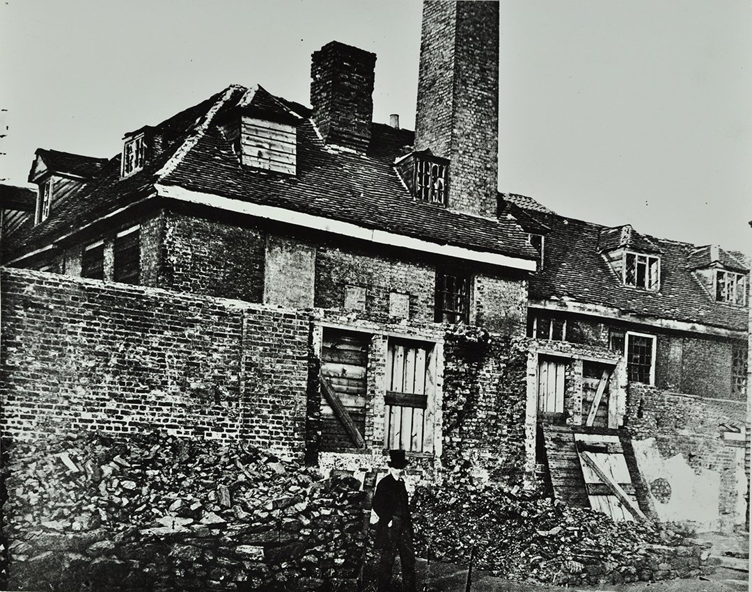 TheLdnArchives's tweet photo. 'Guy Fawkes Mansion', Lambeth, 1870...
Guy Fawkes never lived there, but did visit; it was leased by Robert Catesby and used as a base and store by those involved in the Gunpowder Plot of 1605 > https://t.co/yvtYBlf7bJ
#BonfireNight #RobertCatesby #GuyFawkes #GunpowderPlot https://t.co/A2LQOFM78v