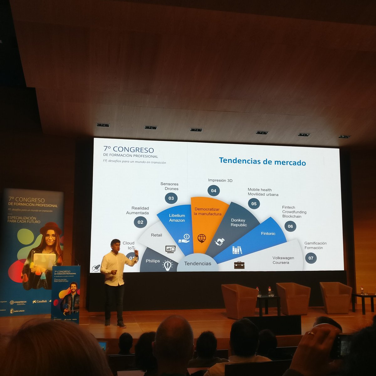 joserodrigocp's tweet photo. #7congresoFP de @fp_empresa el gran @ppenalvera @educajccm #Innovación #FP ⬆️ competitividad de las empresas #startups 💪⬆️ habilidades en alumnos #APES🔝 #ATECAS #DesignThinkin #LeanStartup #Agile #ConectaFP https://t.co/nB82qzgKaI