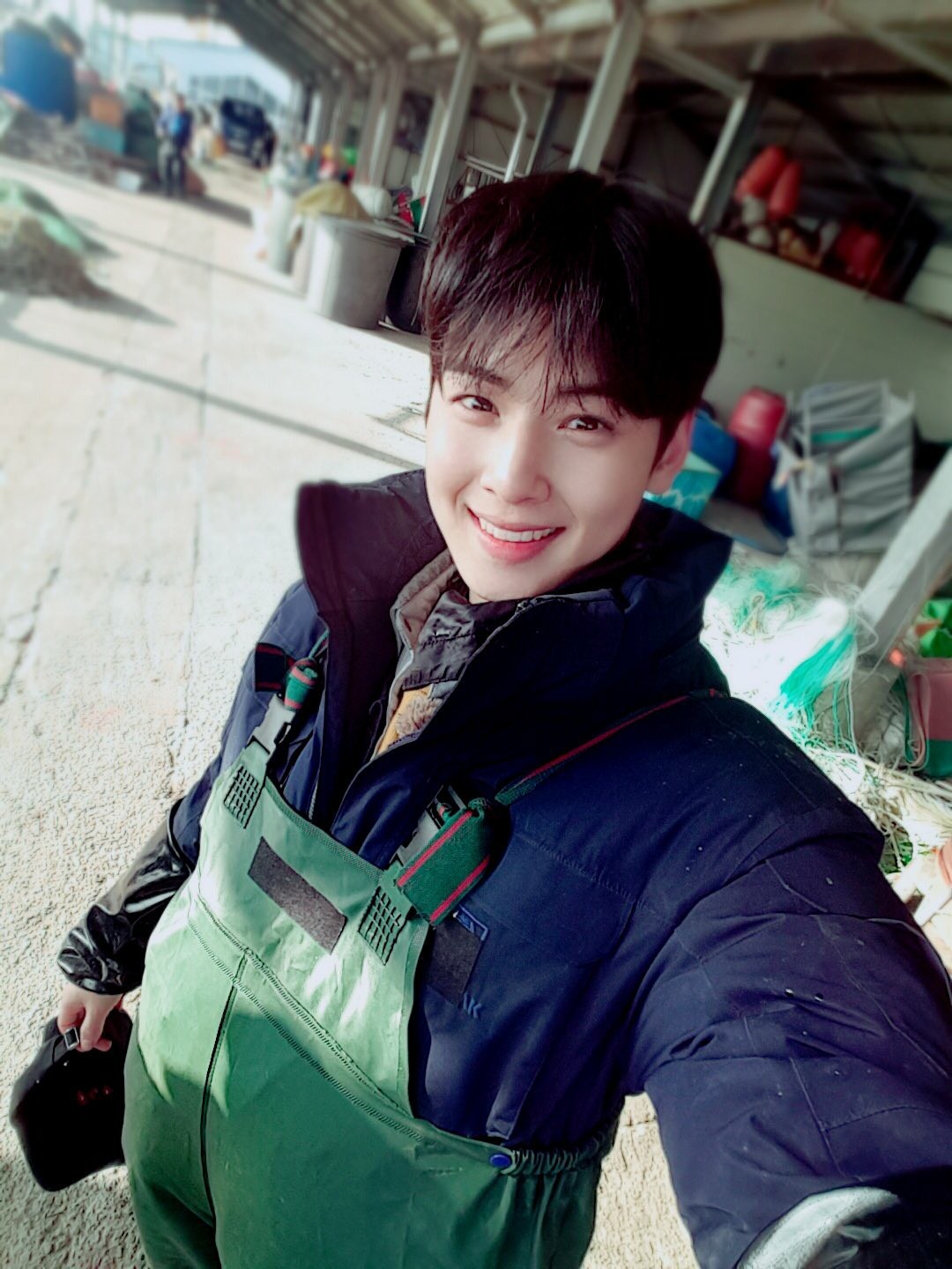 cha eunwoo rare/old pics on Twitter "Boat Horn Clenched Fist a