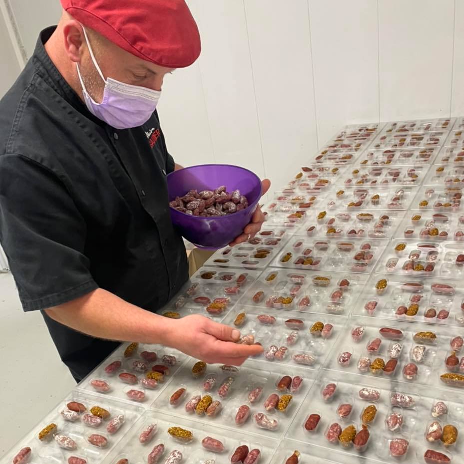 JeanBalThermo's tweet photo. #Thermoformage #Calage #calendrierdelavent Les saucissons ont aussi leur Calendrier de l'avent Maison Gautier Reims en cours de confection  😋 

Disponible dès à présent à la vente : site internet, à emporter ou en livraison à domicile. https://t.co/CDq0YTZTUM