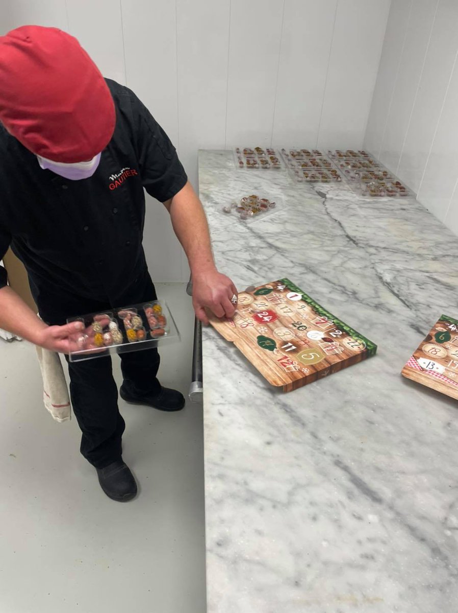 JeanBalThermo's tweet photo. #Thermoformage #Calage #calendrierdelavent Les saucissons ont aussi leur Calendrier de l'avent Maison Gautier Reims en cours de confection  😋 

Disponible dès à présent à la vente : site internet, à emporter ou en livraison à domicile. https://t.co/CDq0YTZTUM
