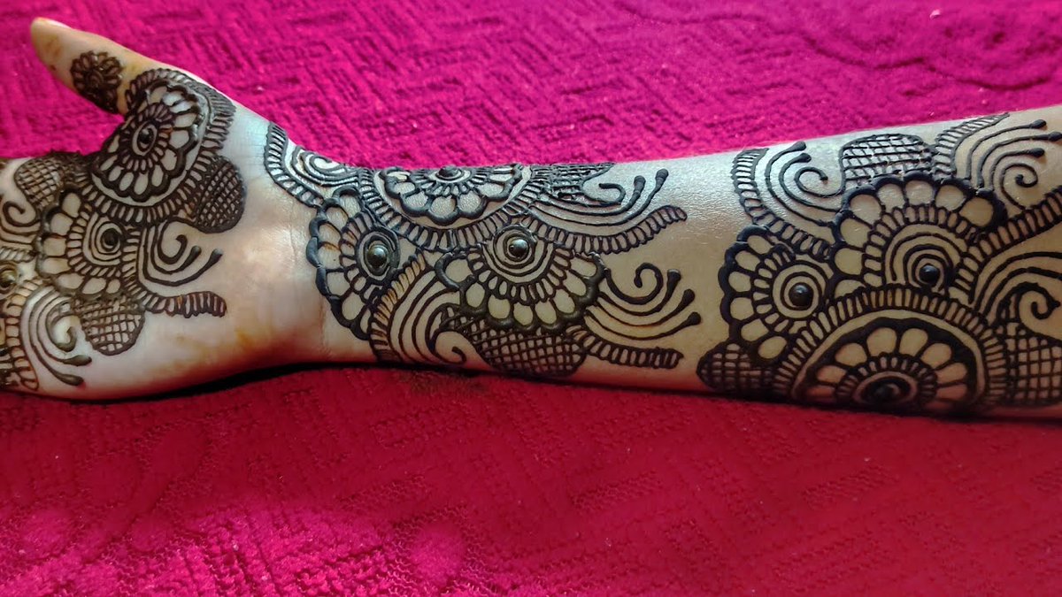MehendiMuskan's tweet image. Watch the दिवाली स्पेशल मेहंदी डिजाइन|Diwali special full hand Arabic mehndi design 2021|Diwali Mehndi|Muskan Mehndi's World| via @YouTube 
Video Link 👇
youtu.be/0UQmv5aQn1A

@KendraHenna @A_R_TforPEACE @kanitthasCrafts 

#Diwali #दीपोत्सव2021 #दीपावली #Deepawali #mehndi
