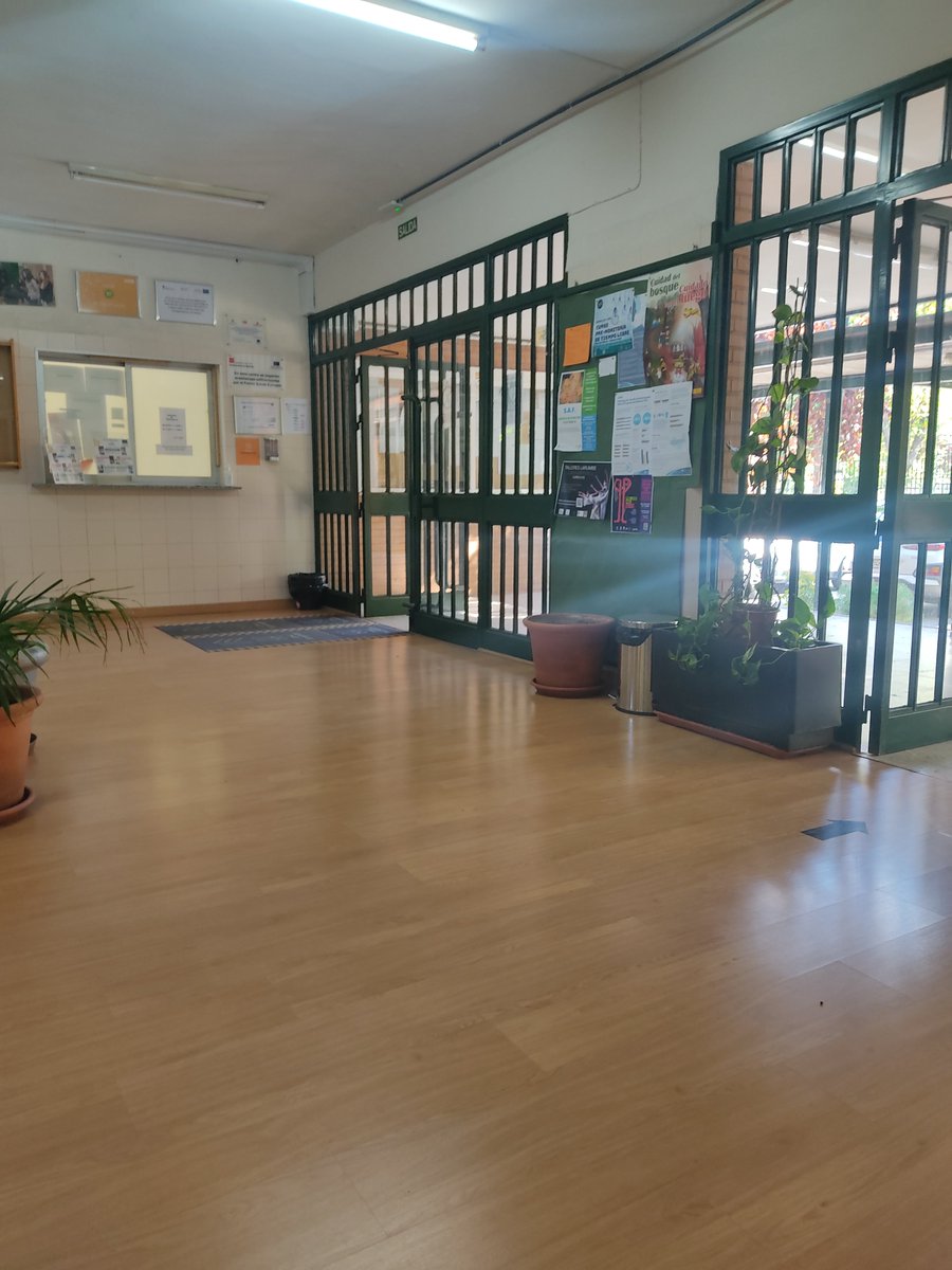 ChiaraMariaMau1's tweet photo. 🇪🇦 Hoy en el Instituto Miguel Catalán para hablar de cómo realizar una investigación en Humanidades con el alumnado del bachillerato Internacional #miguelcatalan #bachillerato #universidad #ucm #proyectoaps https://t.co/dfGozuDQiN