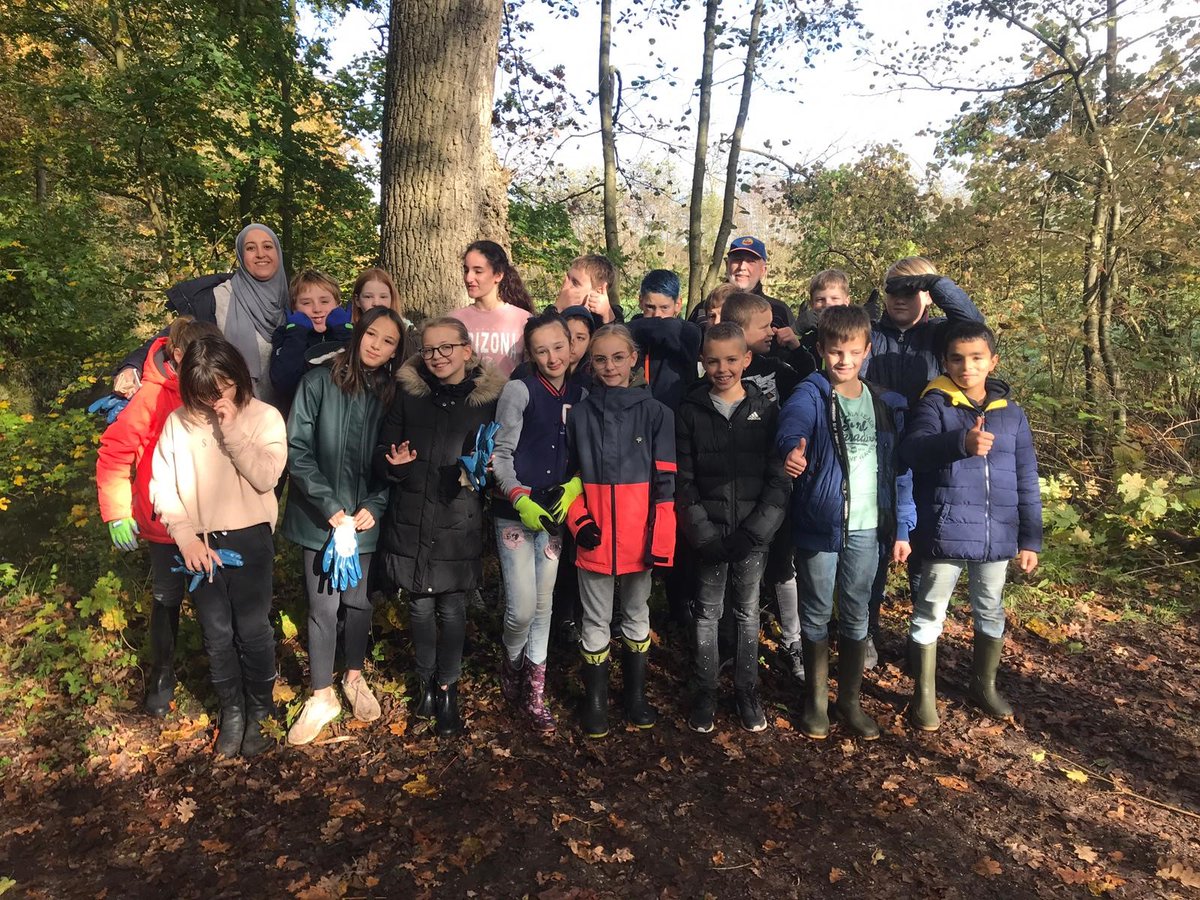 LandschErfgoed's tweet image. Goed werk in het groen en gezelligheid! Vandaag kwamen 165 leerlingen in actie tijdens de #Schoolnatuurwerkdag. In de provincie Utrecht werd gewerkt door leerlingen van scholen uit Wijk bij Duurstede, Woudenberg en Amsterdam. Morgen ook meedoen? natuurwerkdag.nl