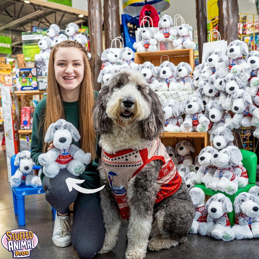 BudsiesToys's tweet photo. This is our 2nd holiday season making plushies for #GingerbreadHouseToys charity #WinkAlliance. They are selling Wink plushies to raise money for the #ChildProtectionNetwork. Our sister company #StuffedAnimalPros worked hard to make 500 Wink plushies! 😉🐶 https://t.co/vvAzey9CuU https://t.co/SLg50A00wN