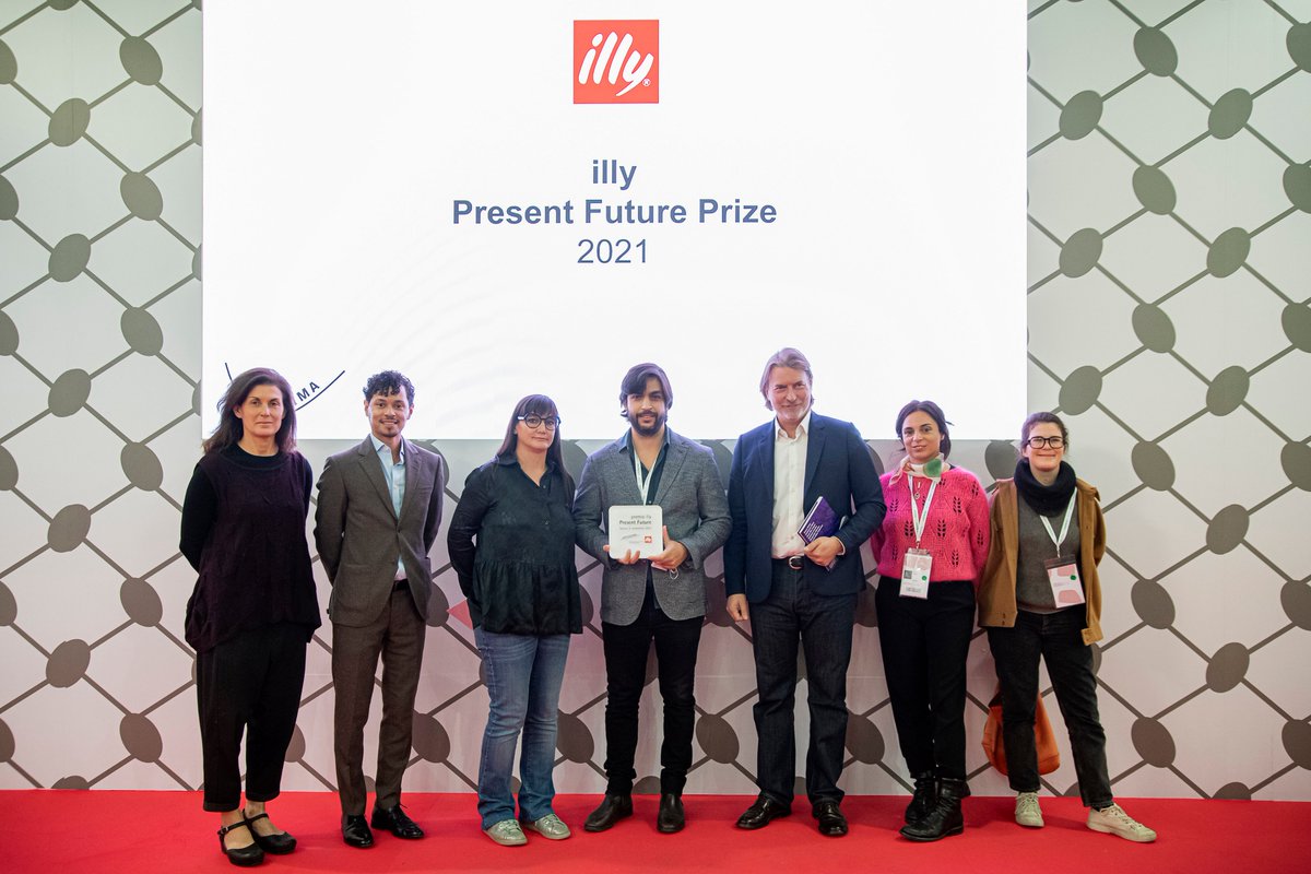ArtissimaFair's tweet photo. 🏆 *2021 ARTISSIMA AWARDS* Il Premio Illy Present Future @illyIT è stato assegnato a Diana Policarpo, rappresentata da @lehmann_silva
-
#Artissima #Artissima2021 #ArtissimaAwards #IllyPresentFuture https://t.co/UcUe9v7fq0