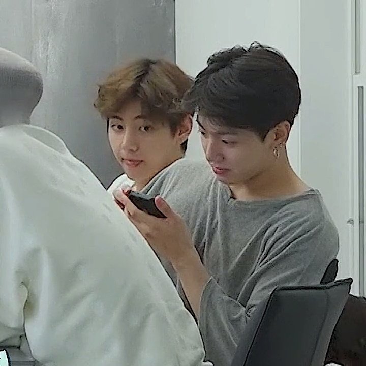 tkchronicles's tweet photo. TAEHYUNG!? 😭😂 https://t.co/n4gPcwRrqu