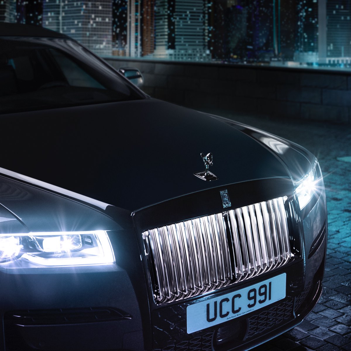RollsRoyceLeeds's tweet photo. Black Badge Ghost is here 👻

We have a penchant for the dramatic and this certainly meets expectations 

#rollsroyce #rollsroyceghost #ghost #BlackBadge #v12 #drama #new #launch #luxury https://t.co/qnSHR9QTF8