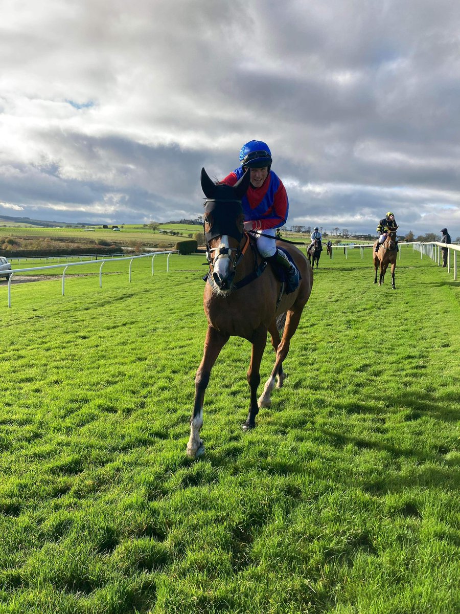 ThorneFarm's tweet photo. Well done boys! Smiles all around. #trainingwinners #winners #thornefarmracing #nationalhunt #racing #racinglife #racingfamily #racehorse https://t.co/4EGYCajUnL