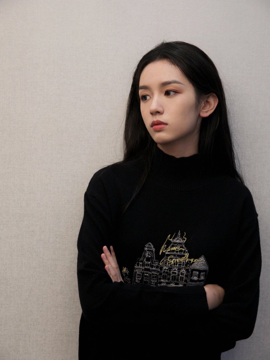 211105 — yezi weibo and xiaohongshu update

"heard it's going to snow over the weekend🌧️"

「 #zhouye ♔ #周也 」