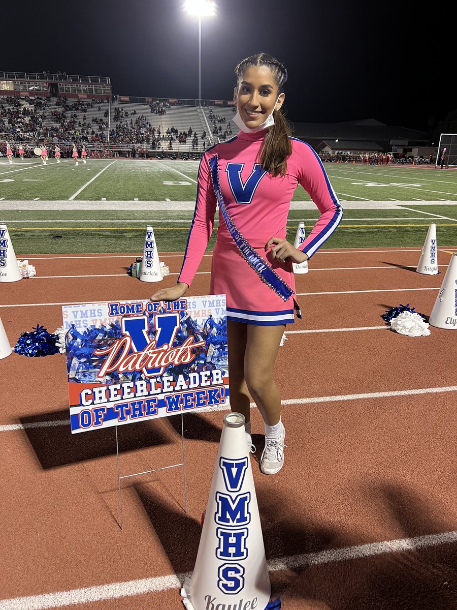 Cheerleaders of the week🏈💗 another #latepost