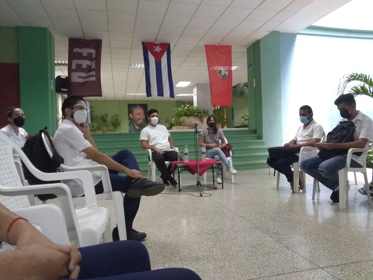 Ernesto68339369's tweet photo. En estos momentos comienza dialogo con la presidenta nacional de la organización @Karli_SantanaR en nuestra @ucmvccu para debate con estudiantes  sobre actualidad de nuestra organización. https://t.co/gnZY63Mg55