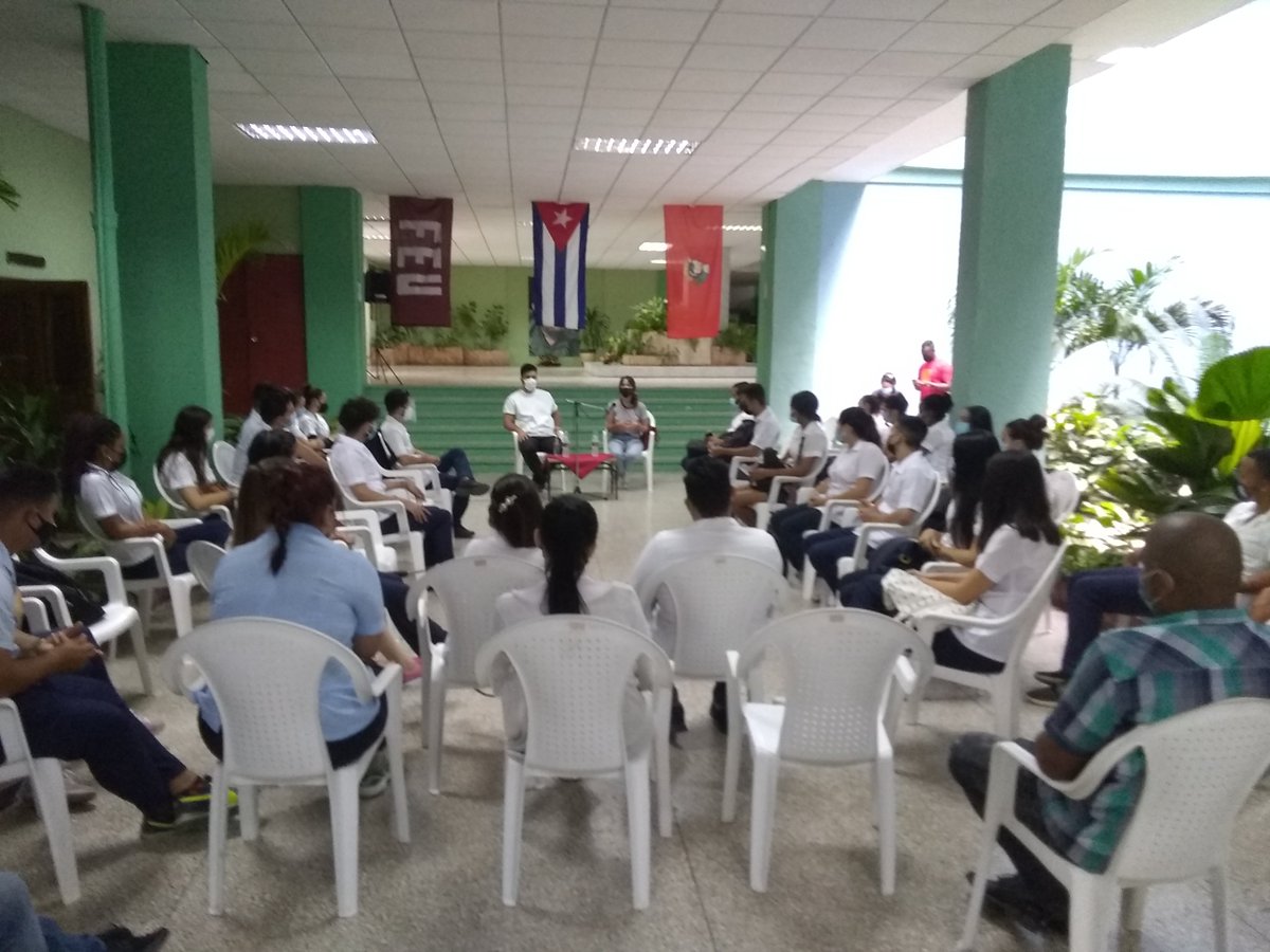 Ernesto68339369's tweet photo. En estos momentos comienza dialogo con la presidenta nacional de la organización @Karli_SantanaR en nuestra @ucmvccu para debate con estudiantes  sobre actualidad de nuestra organización. https://t.co/gnZY63Mg55