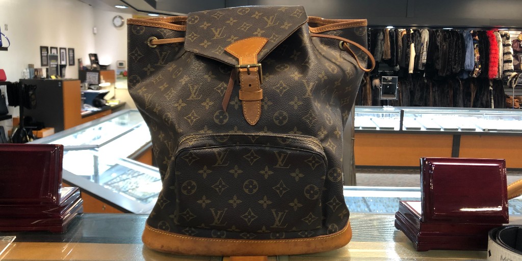 Hardcorepawn's tweet photo. Switch out the crossbody for a backpack. Elevate the look with a #LV.
#luxuryhandbags #louisvuitton #lvbag #lvcollection #lvpreloved #layaway #Detroit #HazelPark #Pontiac #Southgate #LincolnPark https://t.co/uxCTewWuu9