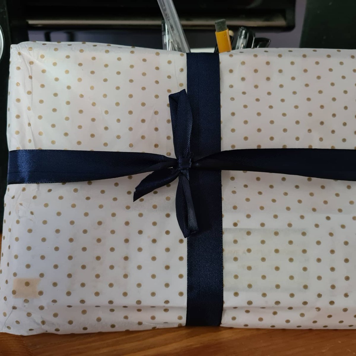 Dimblondejenni's tweet photo. My lovely sparkly prize from @Got2Jot
which was beautifully packed in tissue &amp; tied with a ribbon. Will make my home office desk sparkly while I'm working 💖 https://t.co/w59MlLq4ip