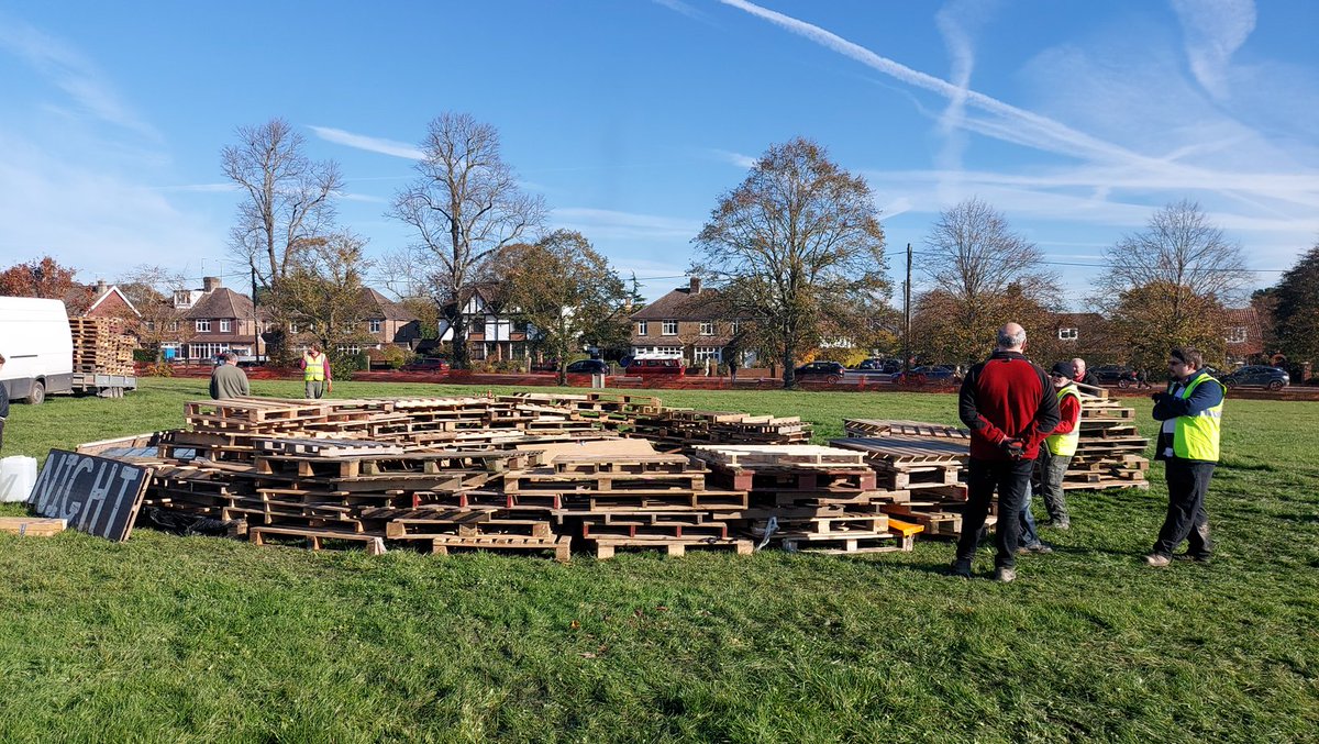 Sussex_Bonfire's tweet photo. The guy is out and the bonfire is starting to take shape over at Lindfield ahead of their celebrations tonight #sussexbonfire #bonfireisback #lindfieldbonfire #guyfawkes #bonfire #lindfield #Sussex #midsussex #westsussex https://t.co/hw6X5mJvwa