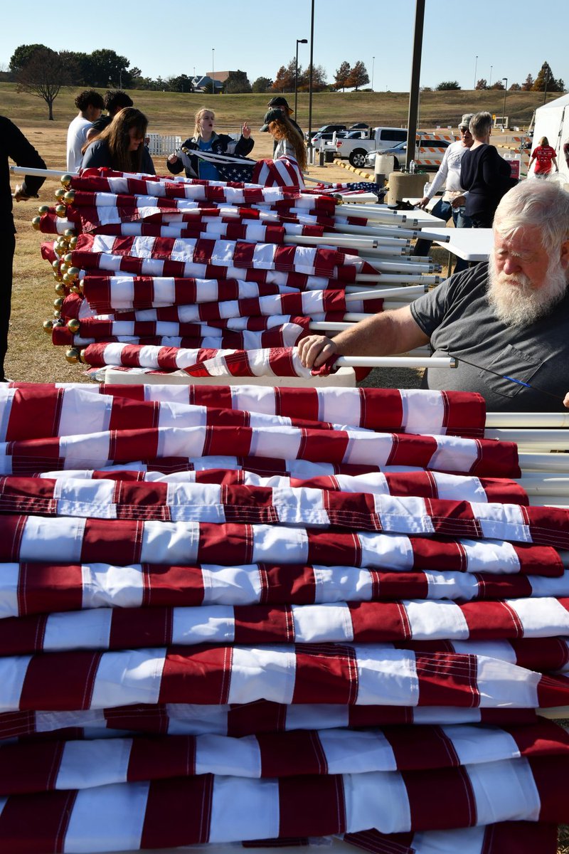 FlagsHonor's tweet photo. Today is the final step ... flags are being installed! Such an awesome site to see!! Can't wait to see everyone tomorrow at our OPENING CEREMONY!
#PlanoFlagsOfHonor
#Veterans
#FirstResponders
#HonorAHero
#PlanoEastRotary https://t.co/fKO1bAyt4U