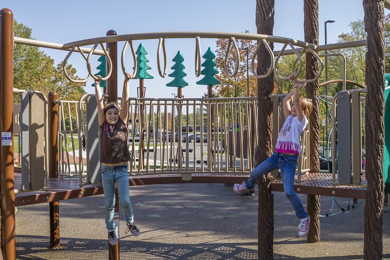 CunninghamRec's tweet photo. Fall is the perfect time to play outdoors! Go have some fun at your local park or neighborhood playground. #TGIF #GoPlay #FunDayFriday #GoOutside #parks #playgrounds #TakeTime2Play #TakeTime4Play https://t.co/Ry3coB69KX