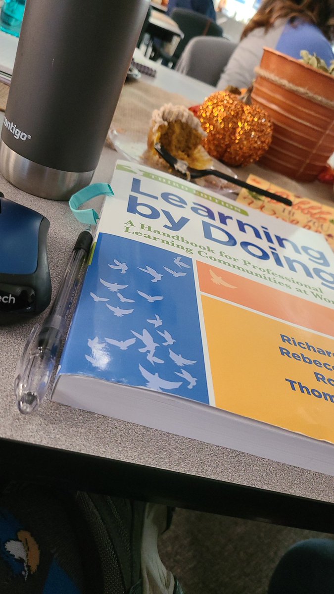 teacherredbeard's tweet photo. Professional learning. #4core #gcGiants #PLC https://t.co/dIetdf5VH6
