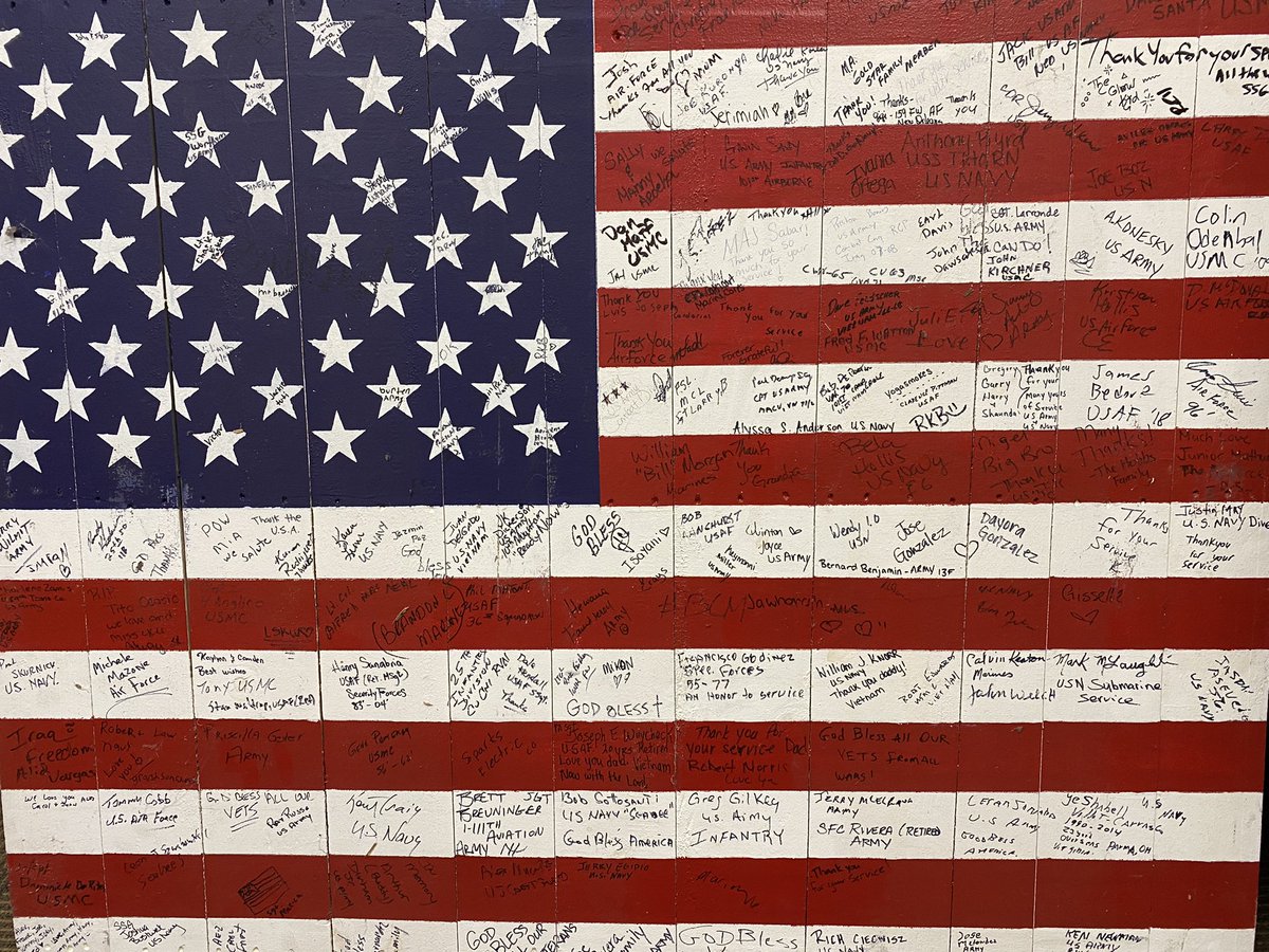 THD5085_DavidAP's tweet photo. Patriotic pallet we found in a CRTV trailer today.  No way we can get rid of this.  #RDC5085 #HDVets https://t.co/OK4uRoD087