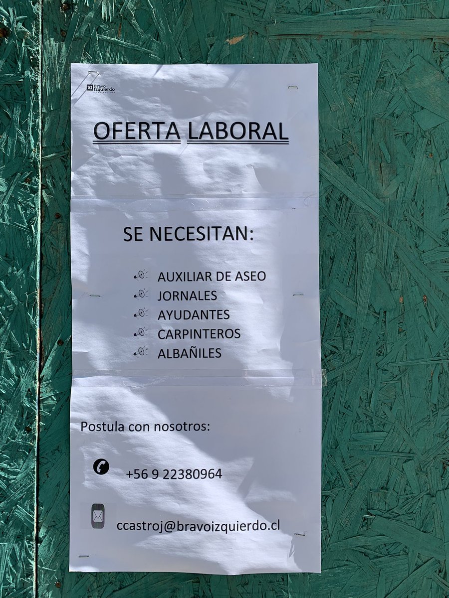 Oferta laboral, paso el dato, pegado en un proyecto en calle Vitacura
