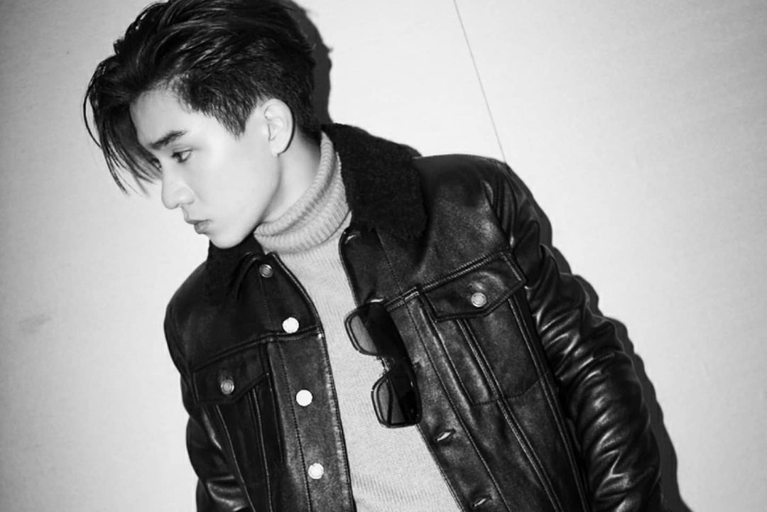 I was writing, and I saw my notification and boom!! I'm distracted now.🖤😍

Perth you look like real model. 🖤

#Perthppe #PerthSaintSation #TRIGON