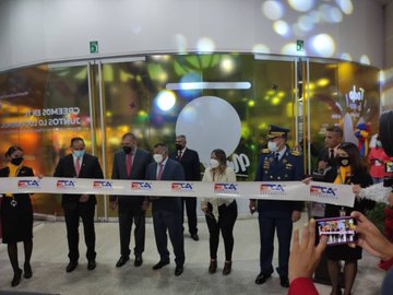 mintransporteve's tweet photo. 🎙️"Esta feria tiene como finalidad transformar el país en un centro de conexión de pasajeros. Aquí tenemos más de 15 mil metros cuadrados con más de 400 stands y 800 expositores". #LoDijo: #VSOPS @NestorLReverol durante acto de apertura de la #ExpoTecnologíaAeronáutica2021 https://t.co/NqSZ7GRk6U