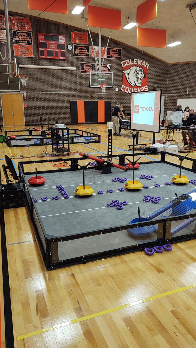 hadleypltw's tweet image. Here we go! Hadley Robotics team getting ready to compete in the first VEC robotics competition of the school year. Everyone is focused, overcoming obstacles, stressed and working as a team! #HadleyRocks #VEXRobotics #WPSIgnitelearning