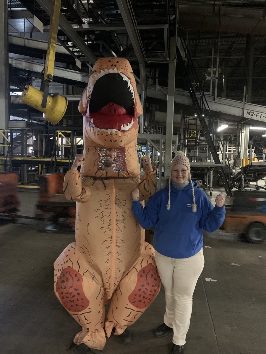 The Safetysaurus was roaming around the Greensboro Preload this morning.  He was demonstrating how his stubby arms help keep packages 📦 in his power zone! 🦖 💪🏻 📦